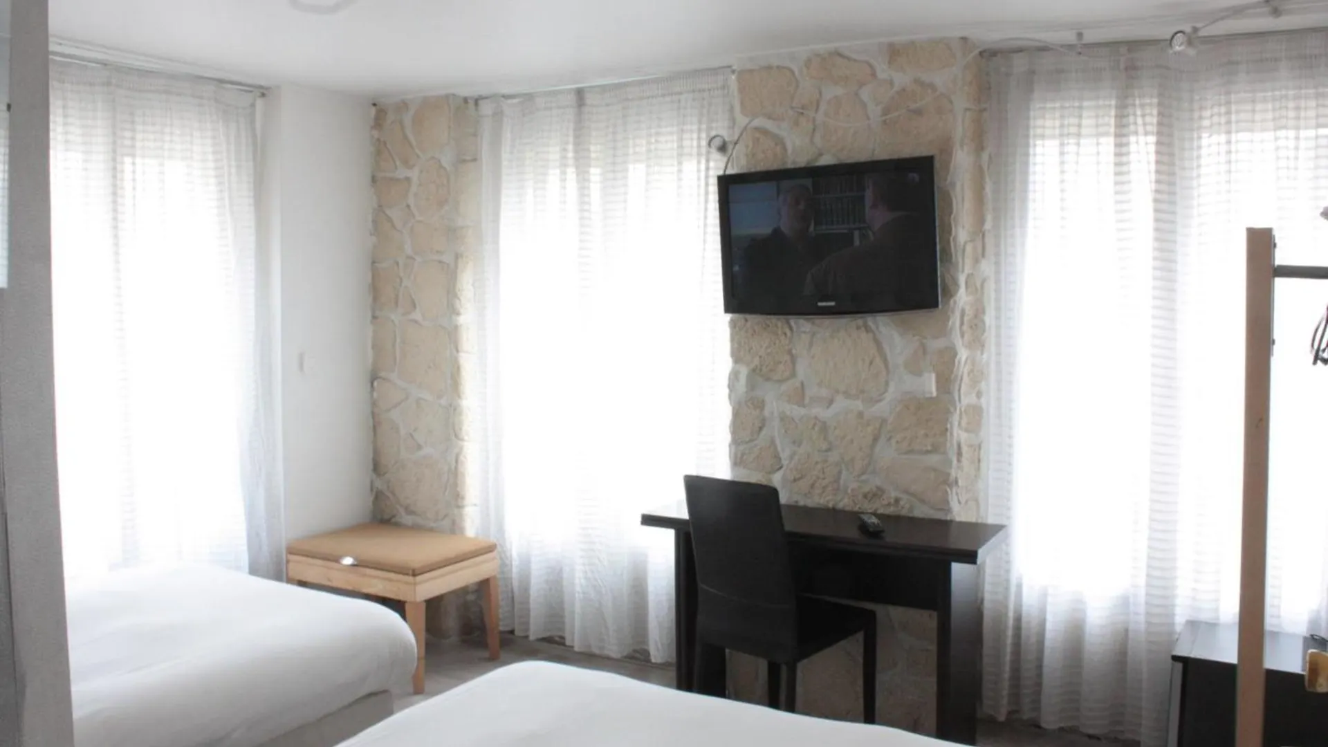 Hauteville Opera 3*