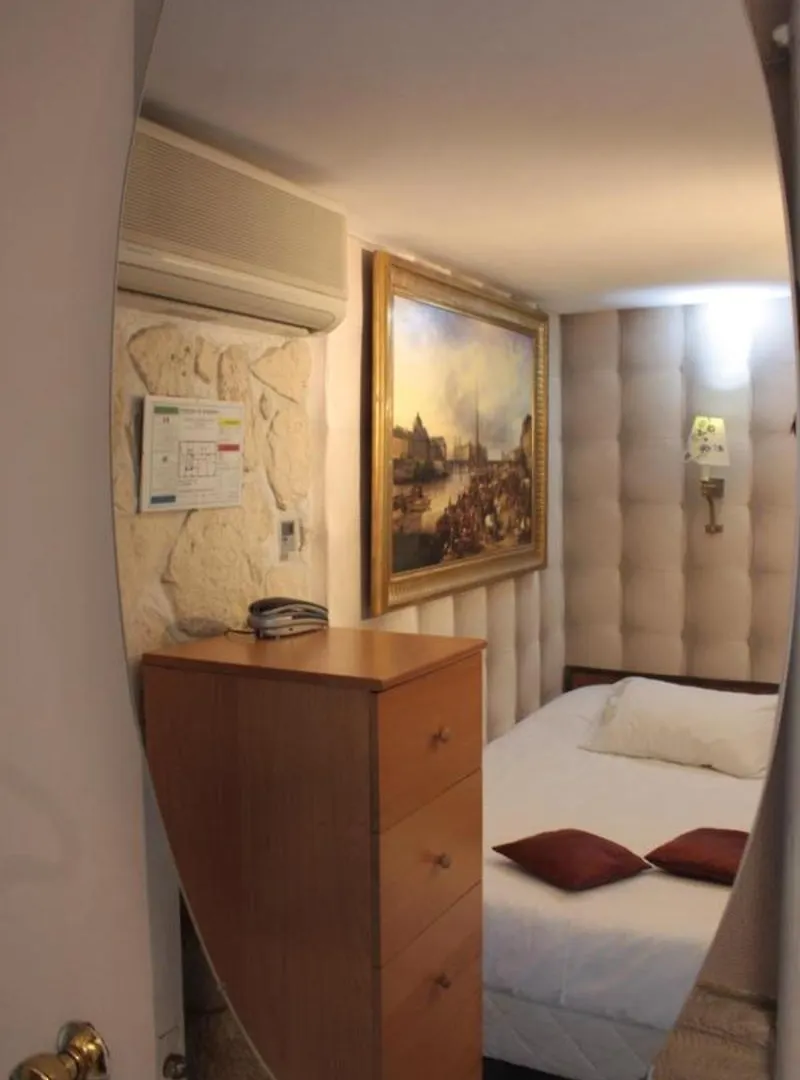 Hauteville Opera Hotel 3*